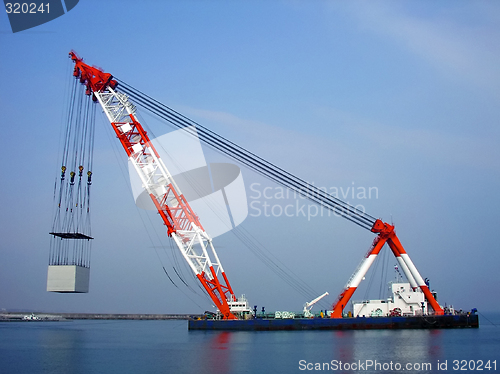 Image of marine lift-crane