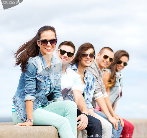 Image of group of teenagers hanging out