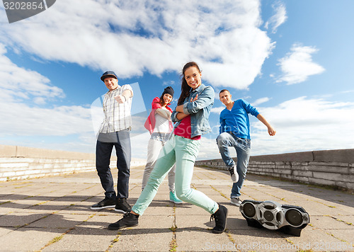 Image of group of teenagers dancing