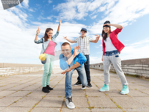 Image of group of teenagers dancing