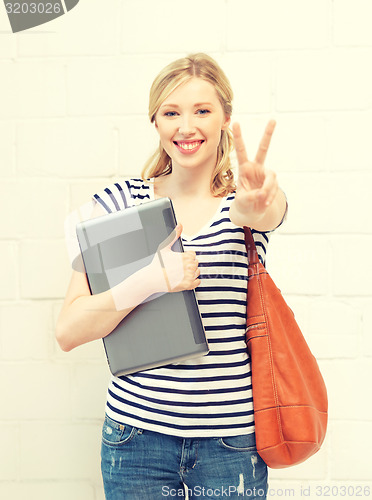 Image of smiling teenage girl with laptop