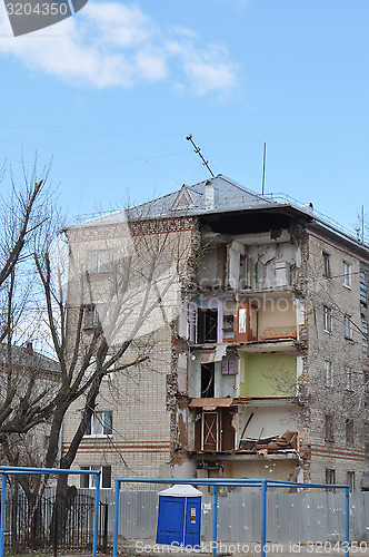 Image of Collapse of a corner of the inhabited five-floor house. Tyumen, 