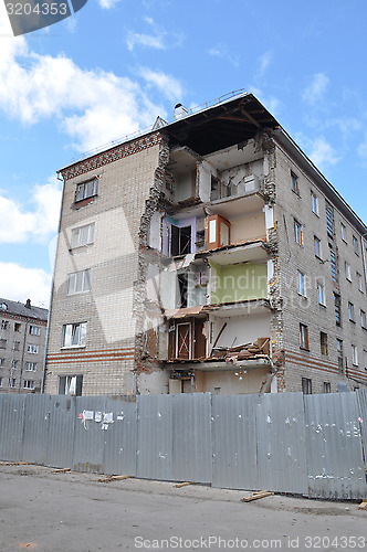Image of Collapse of a corner of the inhabited five-floor house. Tyumen, 