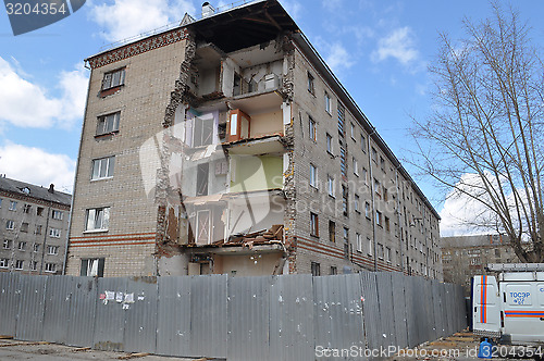 Image of Collapse of a corner of the inhabited five-floor house. Tyumen, 