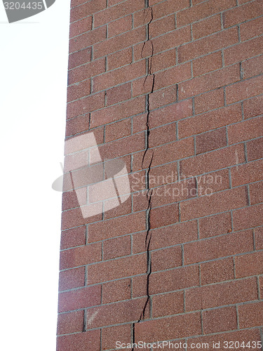 Image of Cracked wall