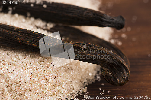 Image of vanilla sugar and vanilla beans