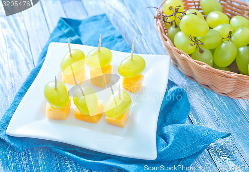 Image of cheese with grape