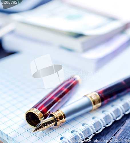 Image of pen and note