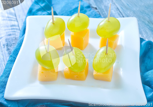 Image of cheese with grape