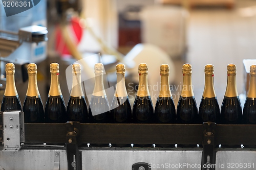 Image of Many bottles on conveyor belt