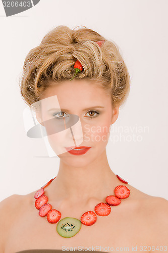 Image of Hot blonde with strawberry / kiwi chain