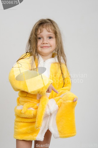 Image of Girl pointing to a hole in the pocket of his robe