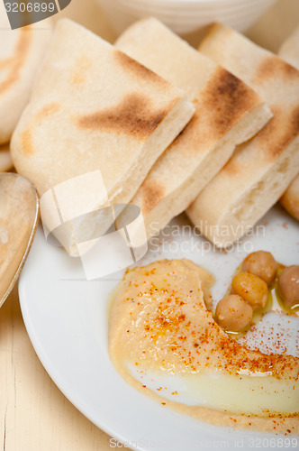 Image of Hummus with pita bread 