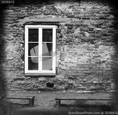 Image of grunge brick wall with a window