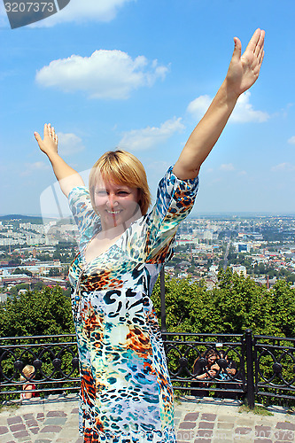 Image of blue-eyed sympathetic girl and blue sky