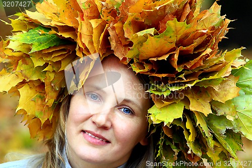 Image of woman with yellow leaves on the head