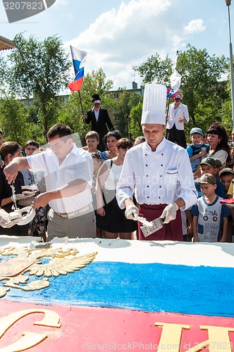 Image of A cake in the shape of the flag of Russia