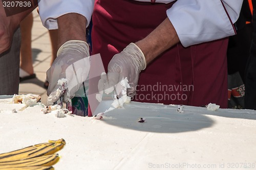 Image of A cake in the shape of the flag of Russia