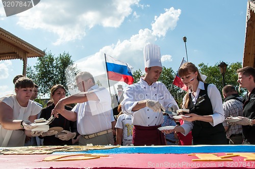 Image of A cake in the shape of the flag of Russia