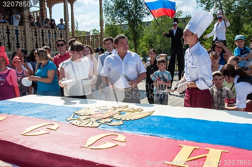 Image of A cake in the shape of the flag of Russia