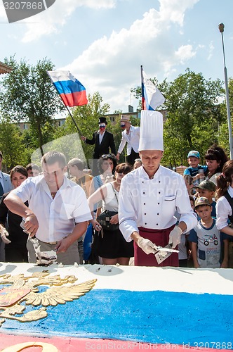 Image of A cake in the shape of the flag of Russia