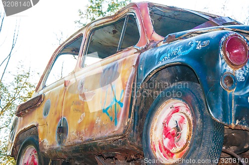 Image of Old rusty car