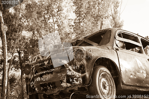 Image of Old rusty car