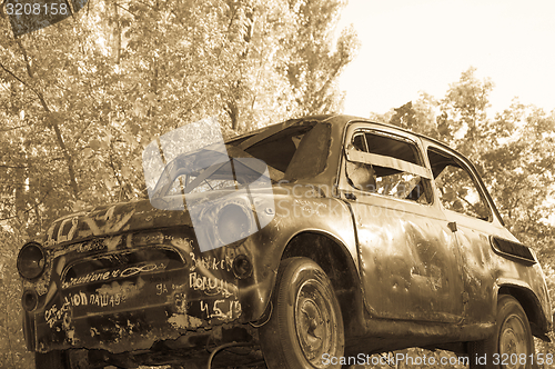 Image of Old rusty car