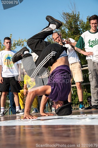 Image of Artist break dance,