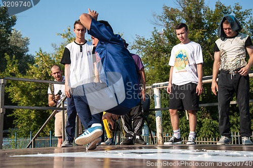 Image of Artist break dance,