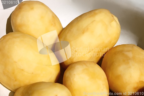 Image of Peeled potato tubers close-up