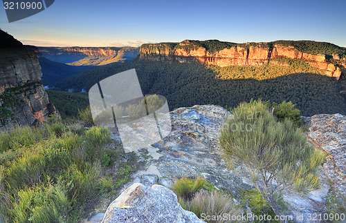 Image of Sunlit Walls at Walls Lookout Blue Mountains