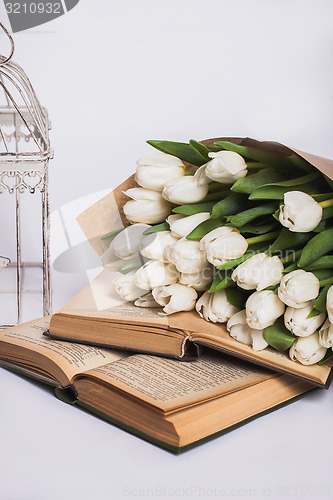 Image of Bouquet of white tulips
