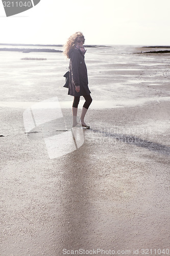 Image of Holidaymaker goes for a walk in the Wadden Sea