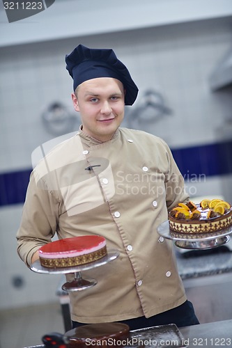 Image of chef preparing desert cake in the kitchen