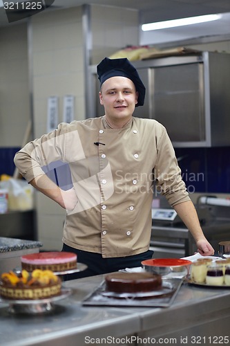 Image of chef preparing desert cake in the kitchen