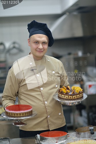 Image of chef preparing desert cake in the kitchen