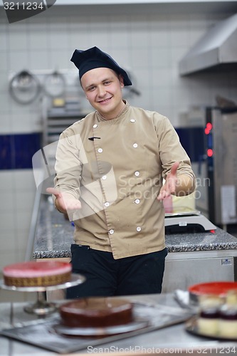 Image of chef preparing desert cake in the kitchen