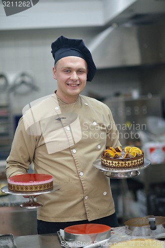 Image of chef preparing desert cake in the kitchen