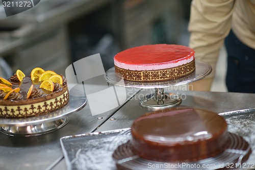 Image of chef preparing desert cake in the kitchen