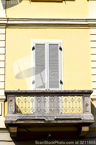 Image of yellow terrace europe      in  the milano  