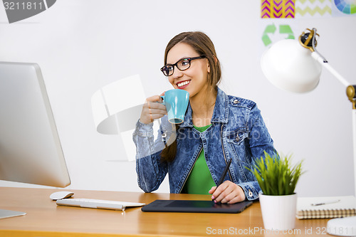 Image of Casual businesswoman 