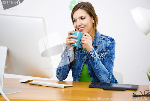 Image of Casual businesswoman 