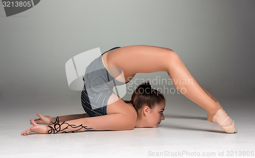 Image of teenager doing gymnastics exercises 