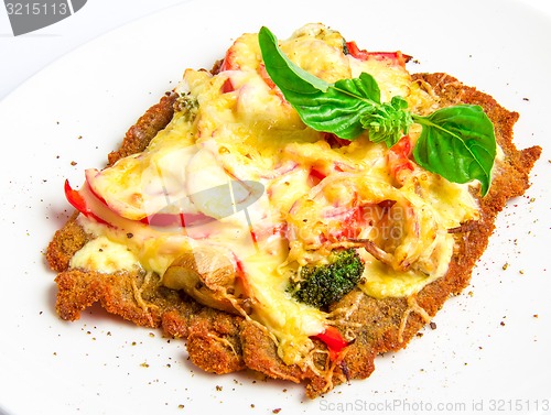 Image of Crispy veal schnitzel with cheese, tomatoes, peppers, broccoli and mushrooms