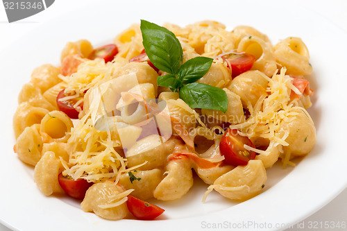 Image of Pasta with cream and tomatoes