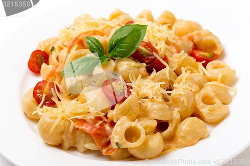 Image of Pasta pesto cream and tomatoes