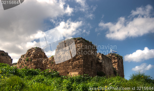 Image of Israeli flag over Kakun castle ruins