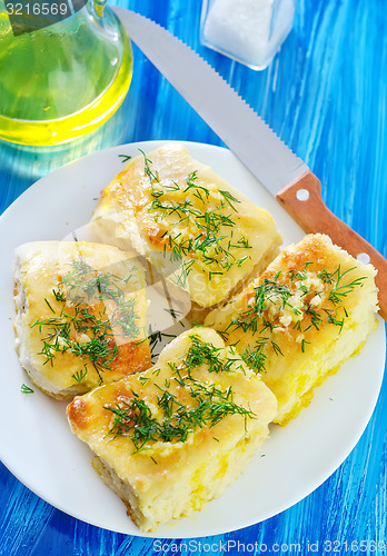 Image of fresh bread with garlic