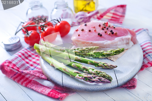 Image of raw meat and asparagus